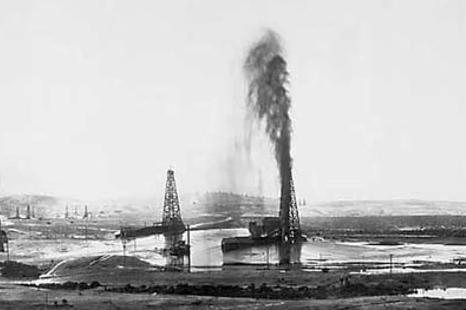 Lakeview Gusher, Kern County, 1910